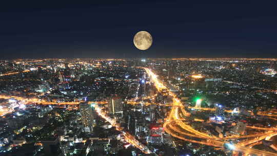 城市中的月亮