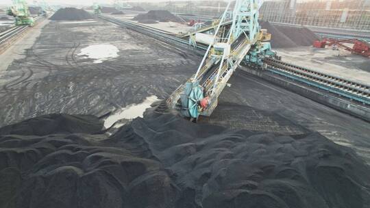 4k大型煤炭运输加工储存厂视频素材模板下载