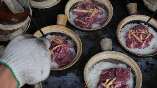 广东美食柴火煲仔饭制作