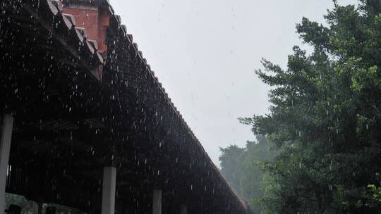 泉州开元寺闽南古厝屋檐雨水雨天雨滴