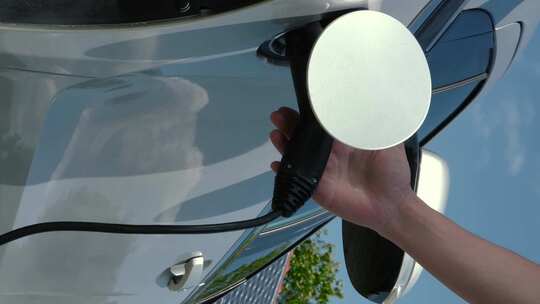 汽车太阳能电池板垂直视频视频素材模板下载