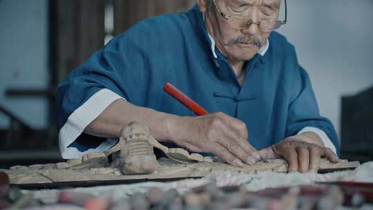 木雕老艺人雕刻匠人非遗手工传承