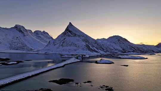 挪威罗弗敦群岛北极圈雷纳冬季雪景高空航拍