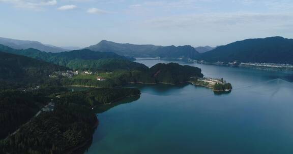 航拍四川瓦屋山景区雅女湖美丽风景