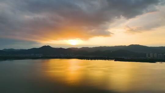 4K航拍昆明市滇池大观公园湿地夕阳6