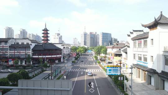 宁波城隍庙步行街牌坊商业街4K航拍视频素材模板下载