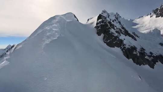 雪山全景自然风光
