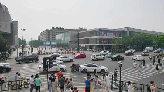 杭州繁忙的车流人流