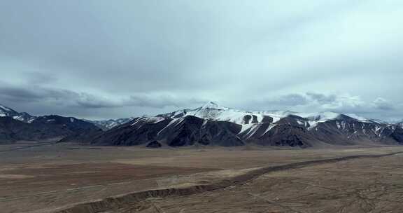 航拍新疆瓦罕走廊帕米尔高原雪山