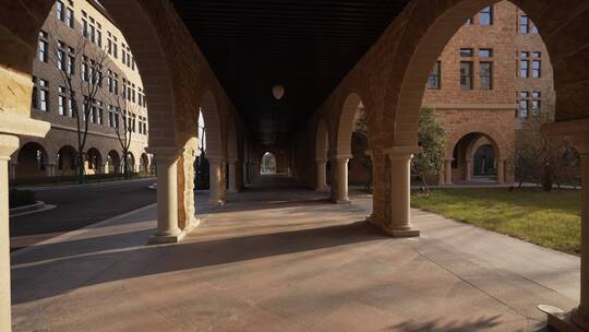 阳光照射在欧式建筑圆形拱门走廊