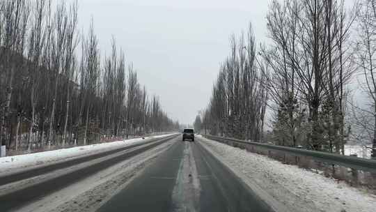 山区道路公路积雪路段行车记录视频素材模板下载