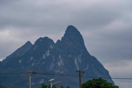 喀斯特地貌延时风景城镇十万山河池广西航拍