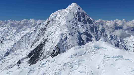 川西航拍中山峰贡嘎雪山壮丽景色