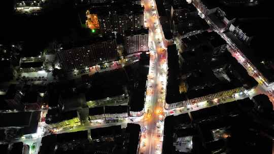 夜晚城镇交通车流延时俯拍道路街景公路车流