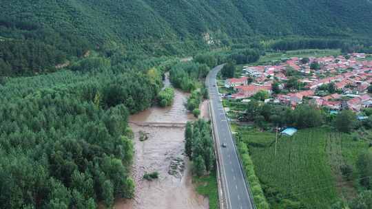 山洪 洪水 泥石流