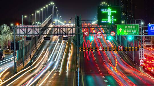 城市早晚高峰高架桥道路车流夜景延时摄影