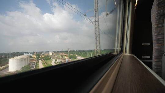 高铁火车窗户视角沿途风景