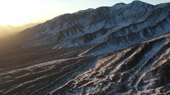 青海海南拉脊山山脉雪山航拍视频