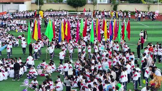 4k航拍高中校园运动会开幕式高中操场人群