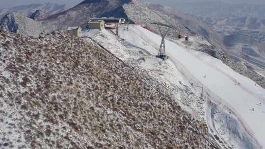 内蒙古呼和浩特马鬃山滑雪场缆车雪景航拍