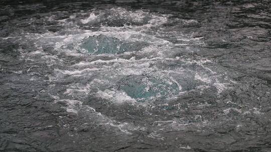 济南天下第一泉景区，趵突泉三股泉水喷涌视频素材模板下载