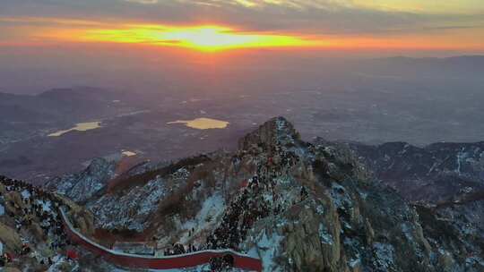 雪后看泰山