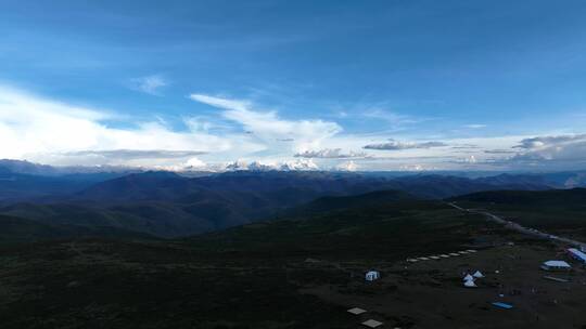 贡嘎雪山日出神山航拍