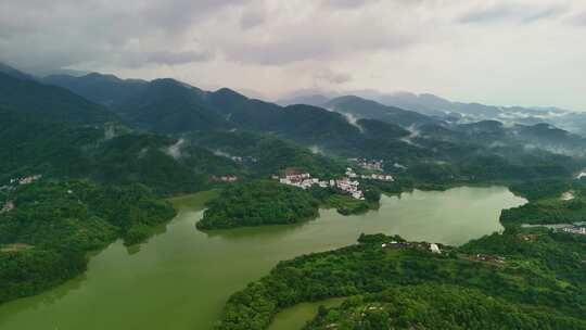 青山湖泊