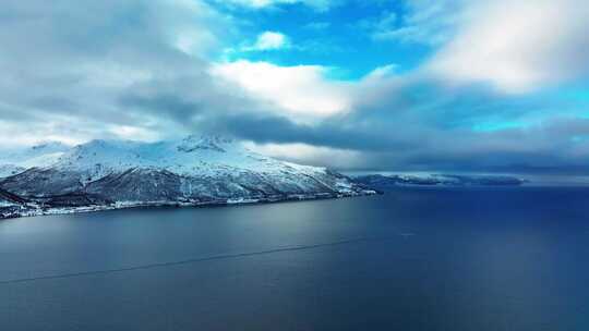 4K航拍北欧挪威特罗姆瑟冰湖雪景美景