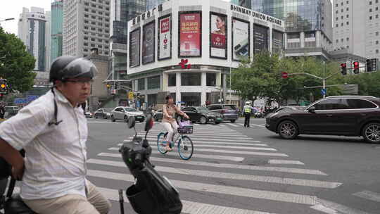 上海商城路十字交叉路口