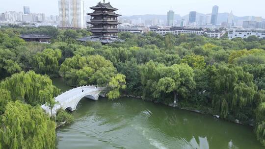 航拍山东济南著名景点大明湖