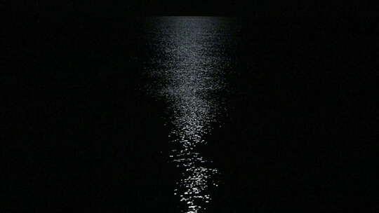 唯美波光粼粼月夜海景