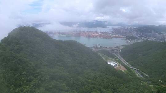 航拍深圳盐田港云雾缭绕的自然风景