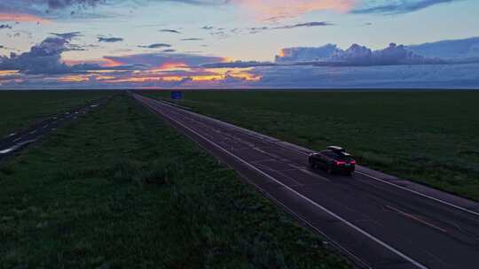 草原公路夕阳航拍