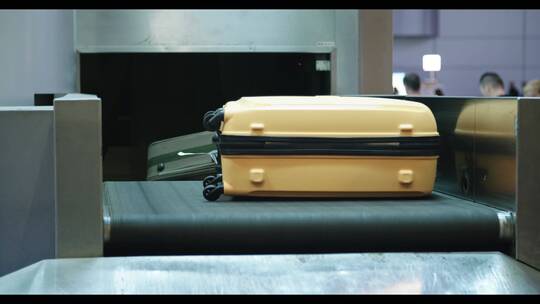 行李从传送带上传送出来视频素材模板下载