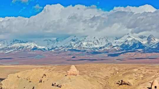 连绵的雪山