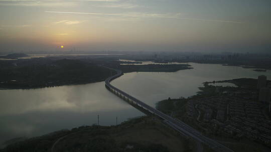 航拍武汉江夏4环与太阳大桥湖景清晨2709