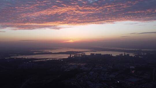 夕阳下航拍城市美丽风景