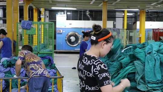 洗涤厂工人工作