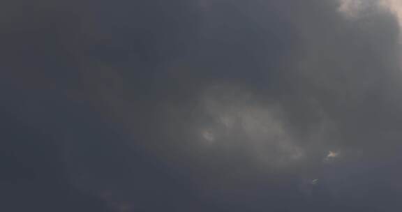 夏天暴雨来临云层涌动延时空镜