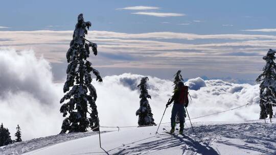 接近雪山顶端的极限