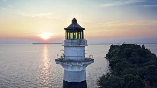 洞庭湖夕阳下的灯塔