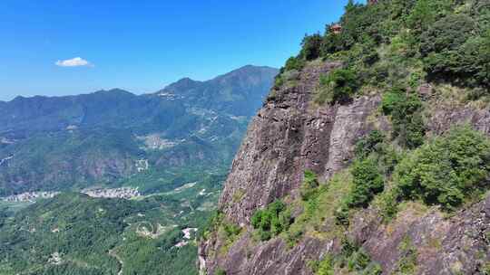 航拍福建漳州平和县灵通岩山林风光