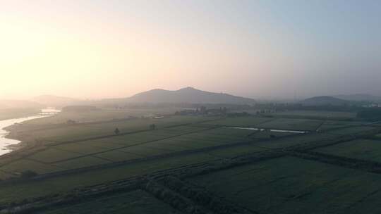 远山田野村庄小镇日出美景