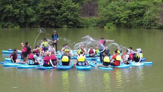 夏天郴州西河风光带五里牌水上运动划船2