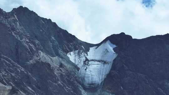 独库公路雪山