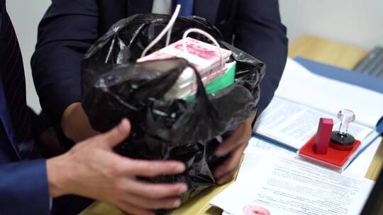 办公室腐败行贿受贿求人办事