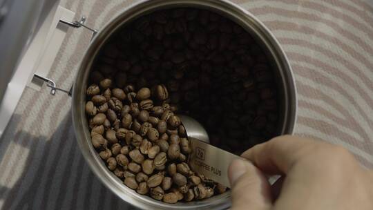 咖啡豆掉落升格慢动作