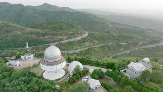 航拍西安市骊山盘山路天文观景台视频素材模板下载