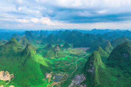 喀斯特地貌风景十万大山桂林河池广西航拍